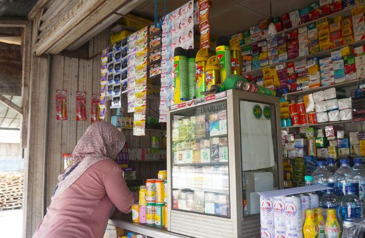 A community drug store, pharmacy in Indonesia. Credit: Kirby Institute.