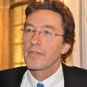 Dr Maarten F Schim van der Loeff